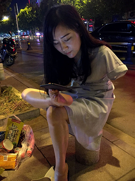 Una joven discapacitada de Anhui inspira a sus seguidores a través de las transmisiones en vivo
