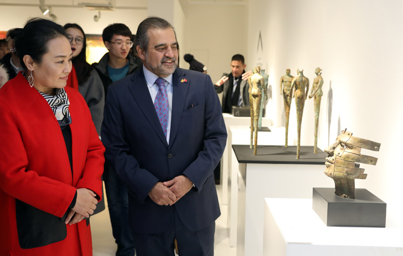 Exposición de arte contemporáneo colombiano en Beijing cierra el año con broche de oro