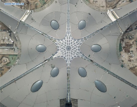 Completan la cubierta del nuevo aeropuerto de Beijing