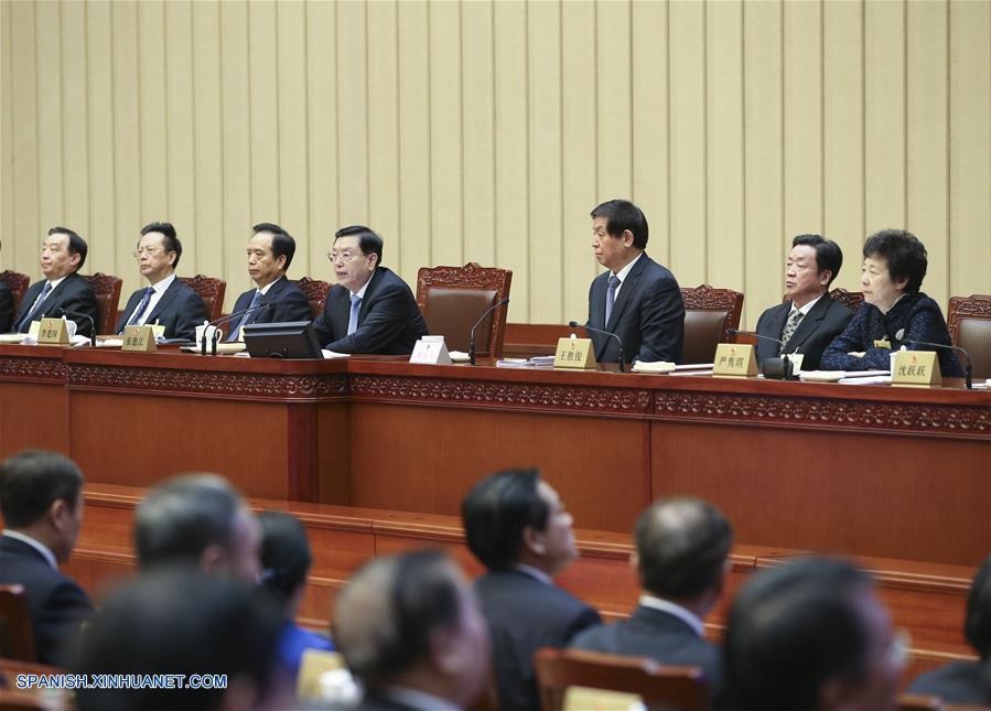 Máximo órgano legislativo de China debate propuesta de revisión de Constitución