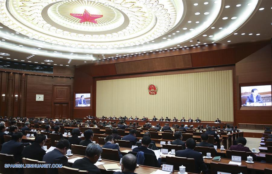 Máximo órgano legislativo de China debate propuesta de revisión de Constitución
