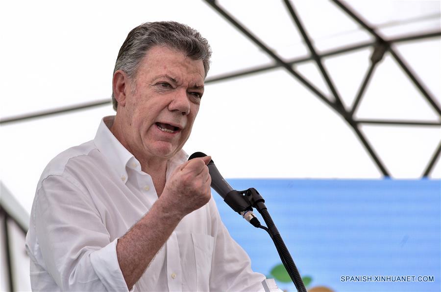 Santos suspende diálogos de paz con ELN tras ataques a policías