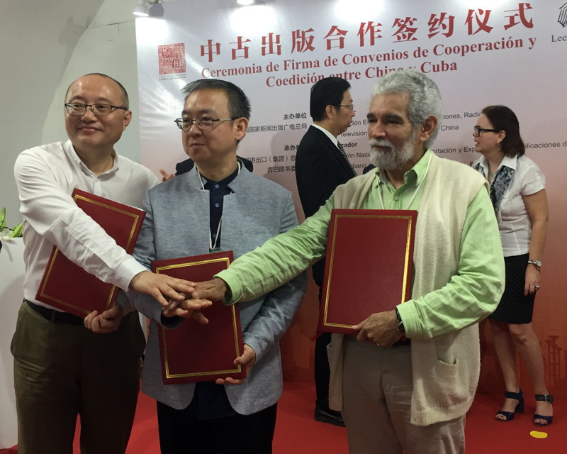 Editoriales chinas firman acuerdos estratégicos en la Feria Internacional del Libro de La Habana
