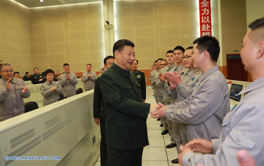 Xi visita base militar y desea felices fiestas a todos los militares