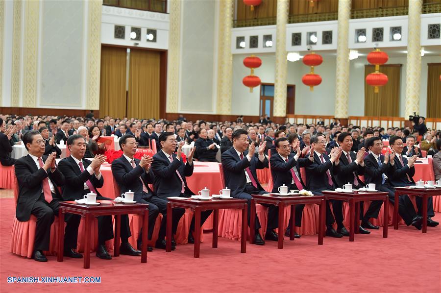 Líderes chinos felicitan Fiesta de la Primavera