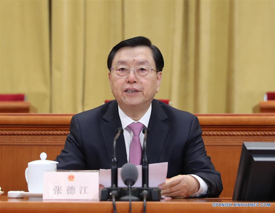 (Dos sesiones)Elegido presídium y establecida agenda para sesión legislativa anual de China