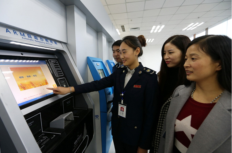La primera área de autoservicio de 24 horas, construida y puesta en funcionamiento en el Centro de Servicios Administrativos de la ciudad Hauibei, en Anhui, el 16 de noviembre de 2017.