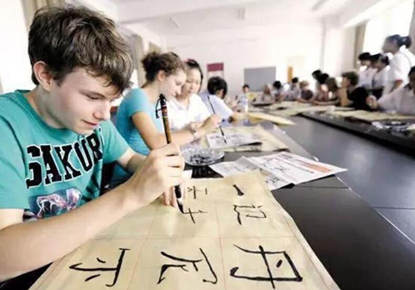 Muchos países incluyen el chino en el examen de ingreso a la universidad