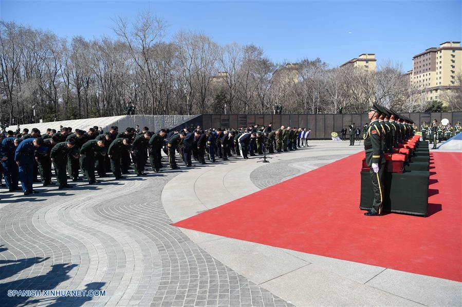 Celebran ceremonia de entierro de restos de soldados chinos muertos en la Guerra de Corea