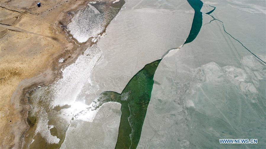 El lago más grande de China comienza a descongelarse