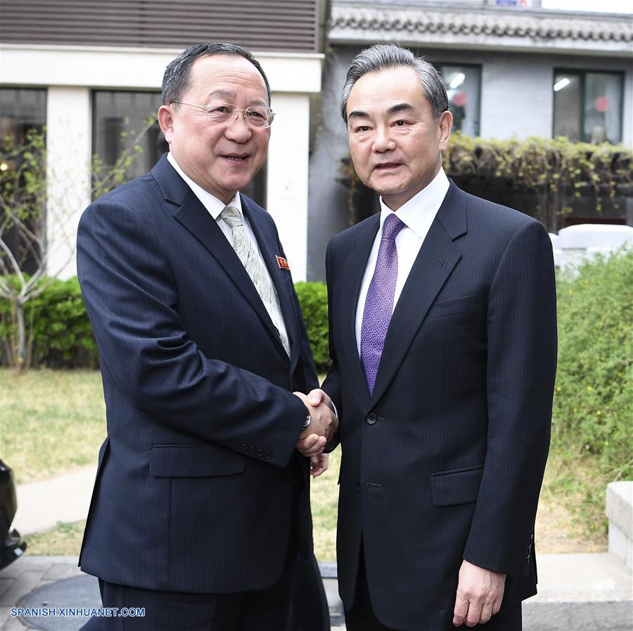 Cancilleres de China y la RPDC se reúnen en Beijing