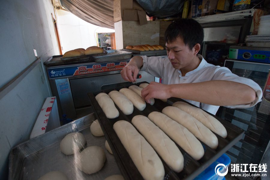 Una pequeña pizzería china logra encantar a los extranjeros de Hangzhou