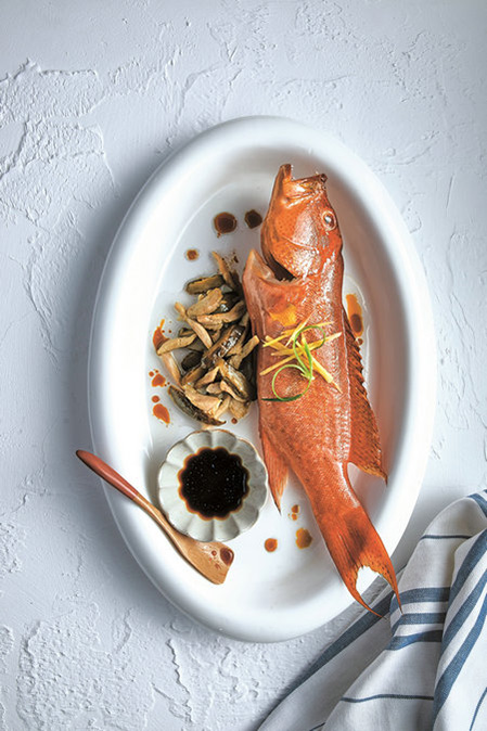 Recomendación de la chef Grace Choy: Mero de mar cocido al vapor tradicional. [Foto proporcionada a chinadaily.com.cn]