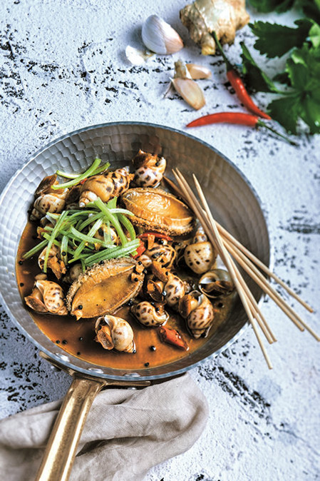 Recomendación de la chef Grace Choy: Pollo de salsa de soja escalfada. [Foto proporcionada a chinadaily.com.cn]