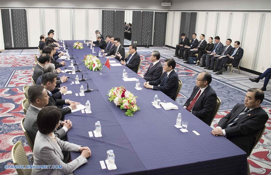 PM chino pide a partidos políticos de Japón impulsar lazos bilaterales