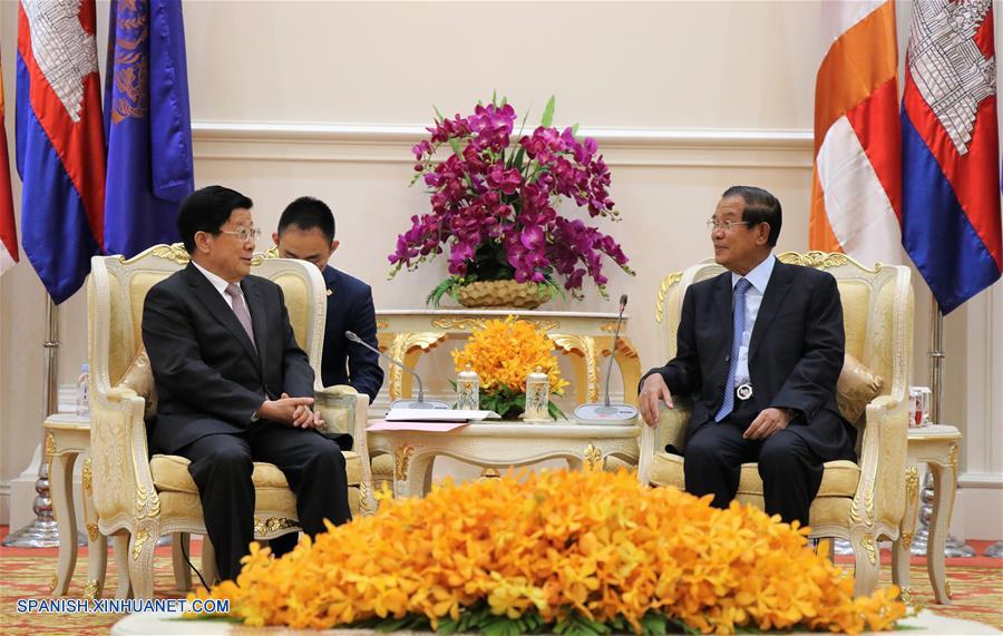 Consejero de Estado chino se reúne con altos líderes de Camboya