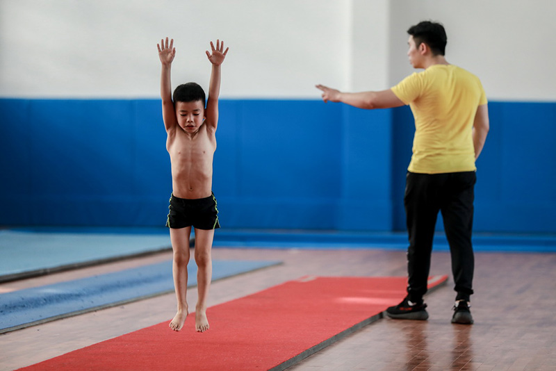 Un condado empobrecido de China forma a excelentes gimnastas 