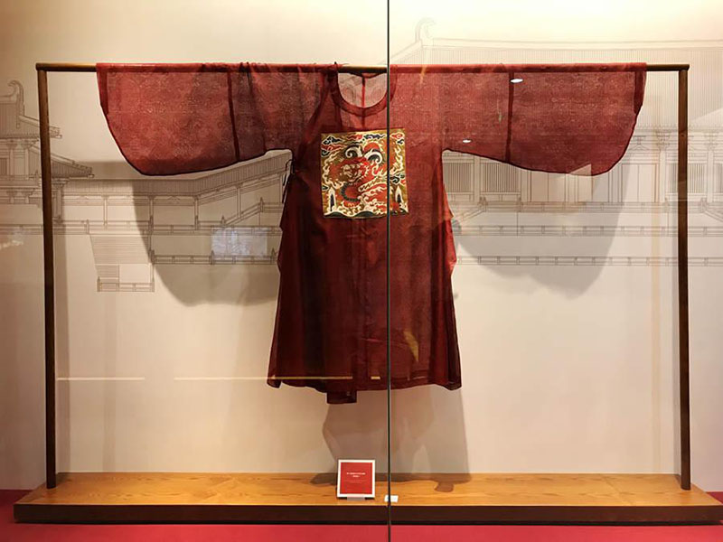 Réplica de una túnica yunjin de la dinastía Ming en exhibición el 21 de mayo de 2018. (Foto cedida a chinadaily.com.cn)