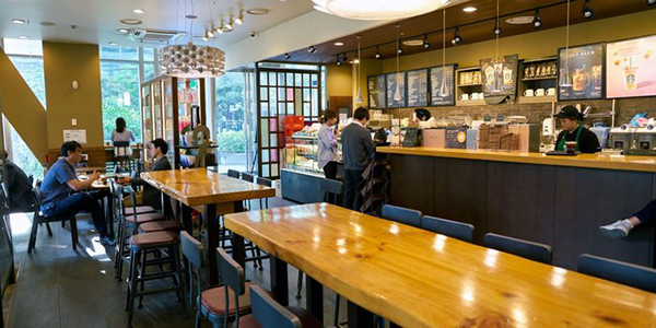 Starbucks permitirá usar el baño y permanecer en las cafeterías sin necesidad de consumir