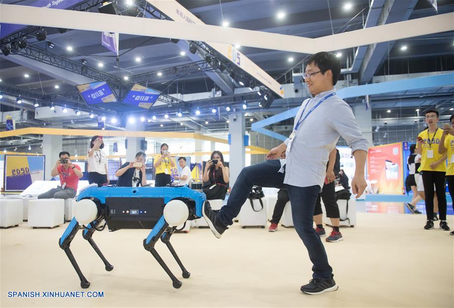 Más de 10.000 jóvenes se reúnen en conferencia de innovación tecnológica de China