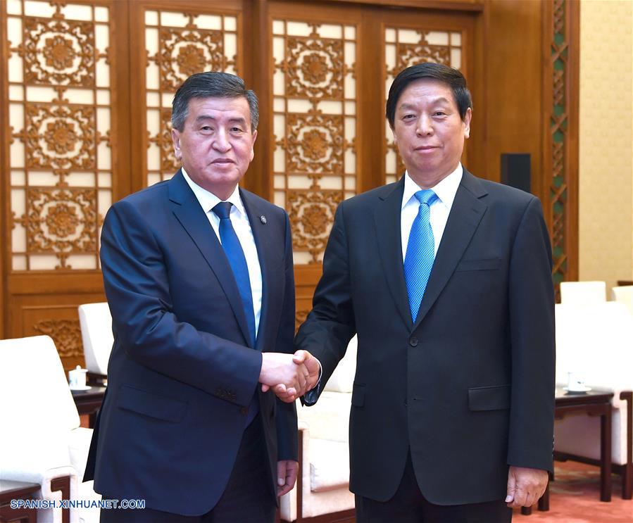 Máximo legislador chino se reúne con presidente de Kirguistán