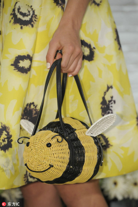 Un bolso con forma de abeja de Kate Spade. [Foto / IC]