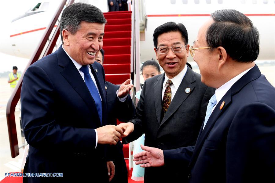 Presidente de Kirguistán llega a Qingdao