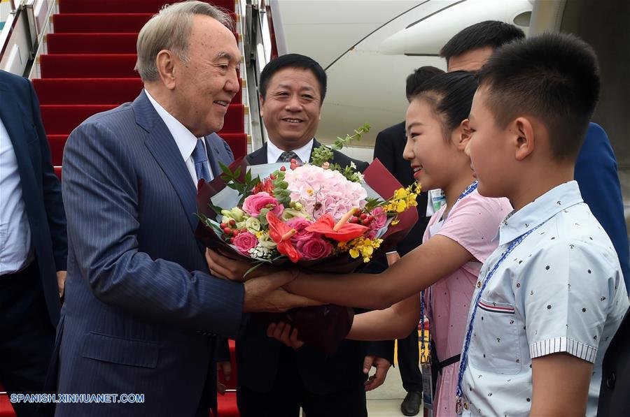 Presidente de Kazajistán llega a Qingdao