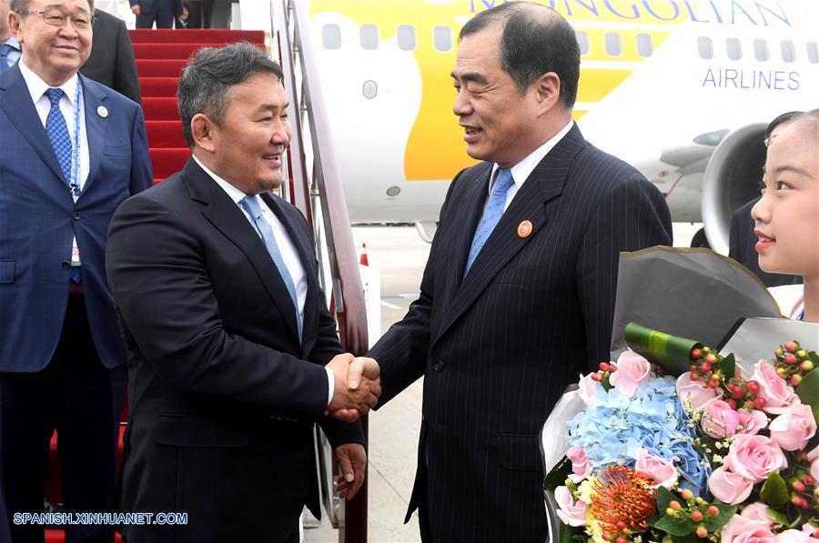 Presidente de Mongolia llega a Qingdao