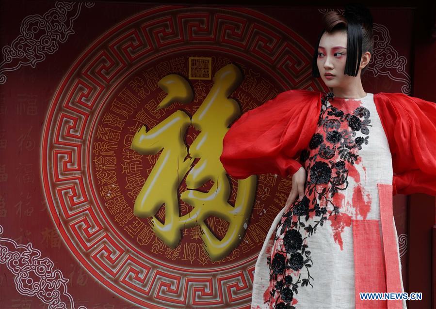 “Espléndida China - Espectáculos de Moda del Patrimonio Cultural Inmaterial de China” en Beijing