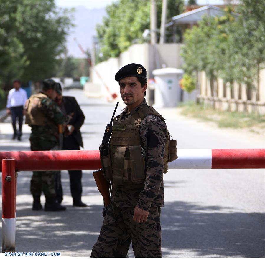 Explosión suicida deja 12 muertos y 31 heridos en capital afgana, según fuente oficial