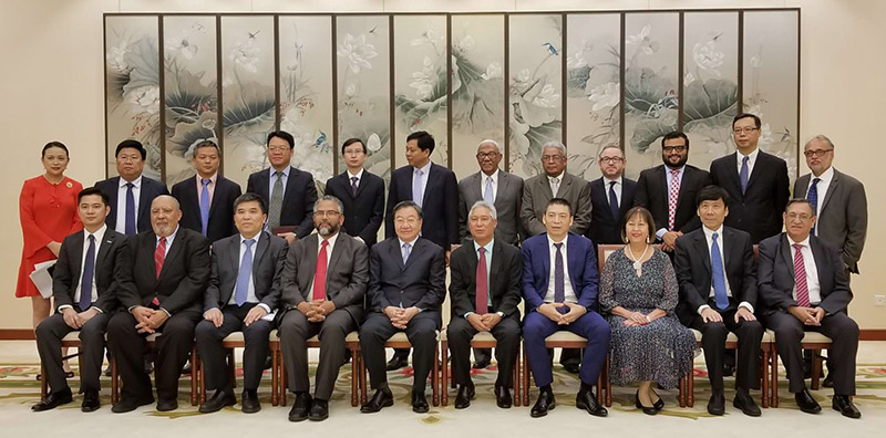 Isidoro Santana, ministro de economía, planificación y desarrollo de República Dominicana, junto a la delegación que le acompaña, realiza su primera visita oficial a China. Beijing, 12 de mayo del 2018. 