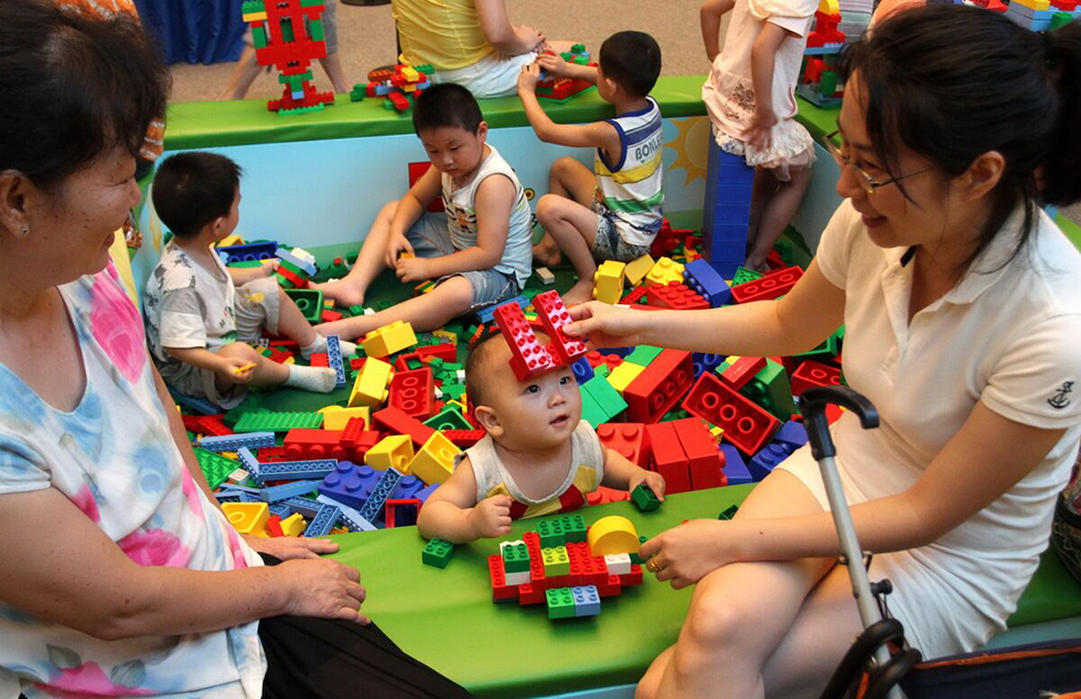 Informe de LEGO dice que los padres chinos buscan juguetes innovadores para divertir y educar a los niños