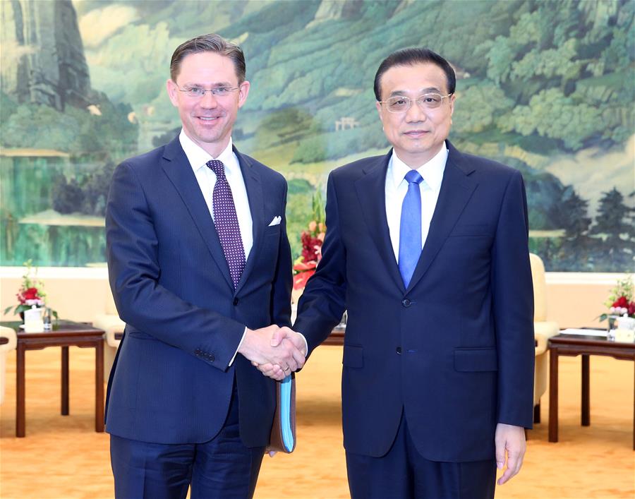 Primer ministro chino se reúne con vicepresidente de Comisión Europea
