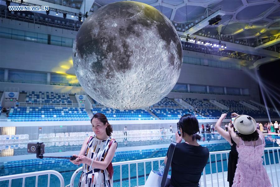 Una exposición sobre la tecnología china de exploración lunar se inaugura en el “Cubo de Agua” de Beijing
