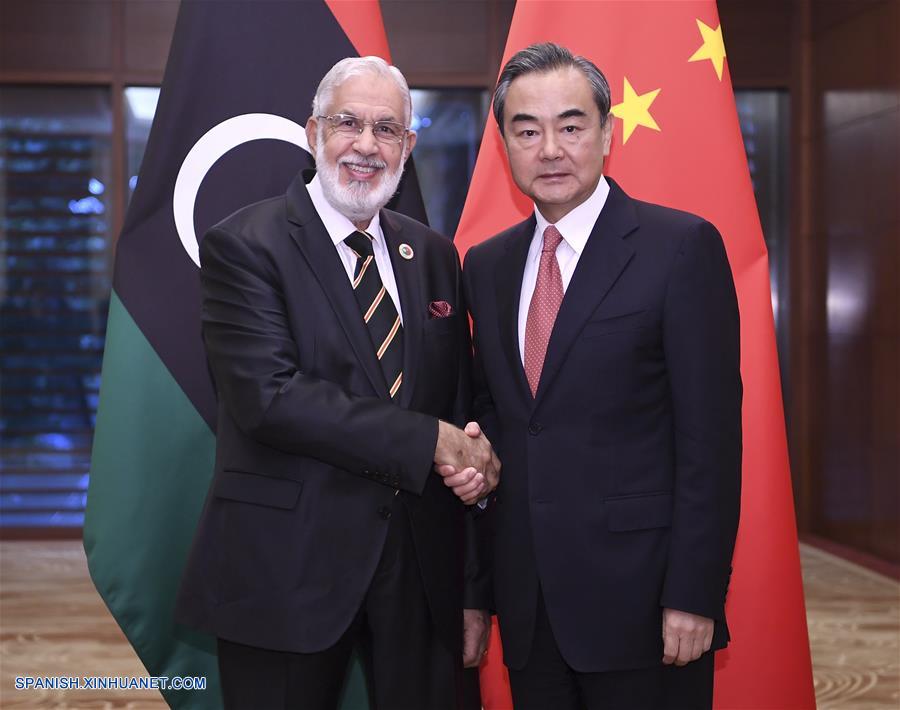 Consejero de Estado chino conversa con ministros de Estados árabes