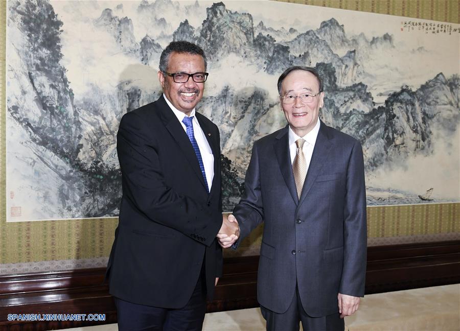 Vicepresidente chino se reúne con director general de la OMS