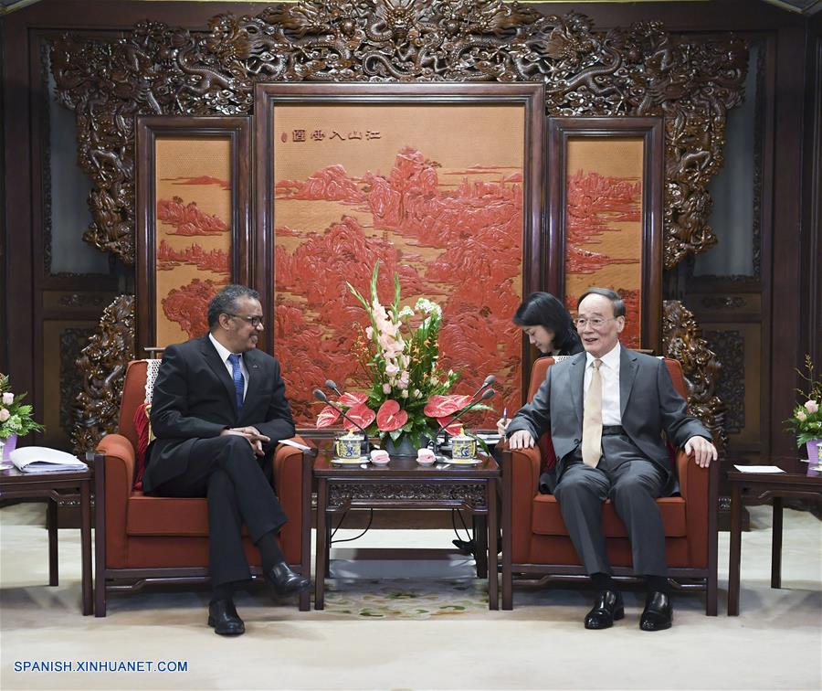 Vicepresidente chino se reúne con director general de la OMS