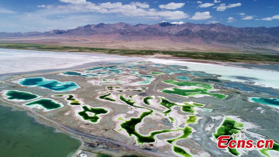 Lago Esmeralda: joya bajo el cielo azul que nace de la montaña nevada