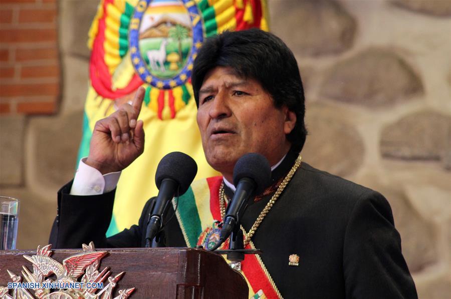POTOSI, agosto 6, 2018 (Xinhua) -- El presidente de Bolivia, Evo Morales, pronuncia un discurso durante un acto para conmemorar el aniversario 193 de la Independencia de Bolivia, en la ciudad de Potosí, Bolivia, el 6 de agosto de 2018. El presidente boliviano, Evo Morales, destacó el lunes la unidad, la soberanía y la dignidad lograda en más de una década de su gobierno, que ha permitido la construcción de una nueva patria con estabilidad económica, política y social, en el marco del aniversario 193 de la Independencia y creación de la patria. (Xinhua/José Lirauze/ABI)