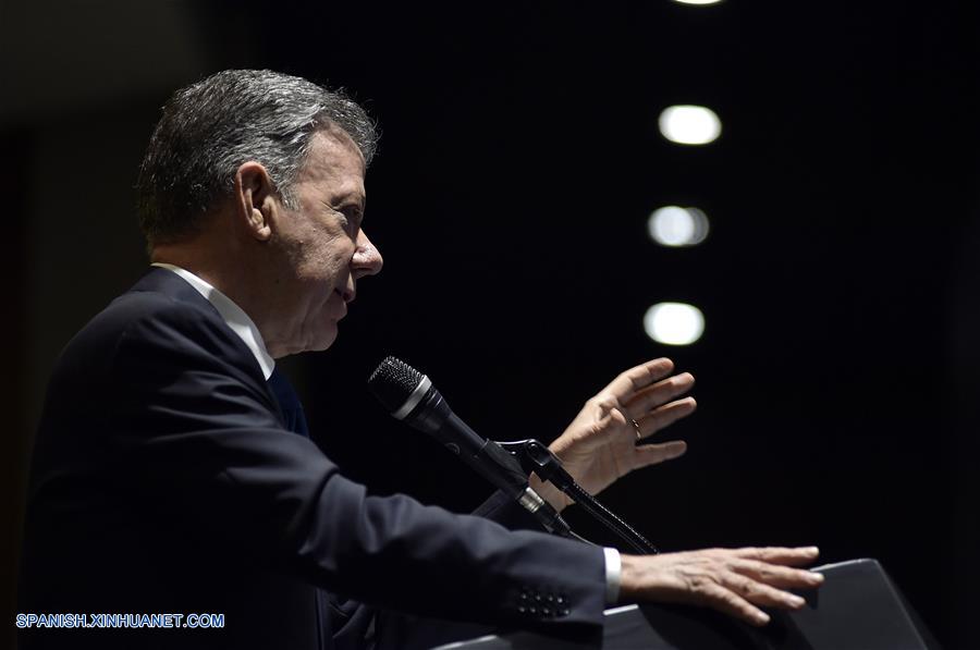 Presidente Santos realiza última alocución y pide a colombianos "cuidar" y defender" la paz