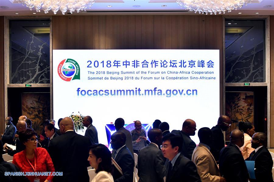 La ceremonia de lanzamiento de un sitio web oficial (focacsummit.mfa.gov.cn) de la Cumbre de Beijing 2018 del Foro de Cooperación China-Africa (FOCAC, por sus siglas en inglés) es llevada a cabo en Beijing, capital de China, el 8 de agosto de 2018. (Xinhua/Str)
