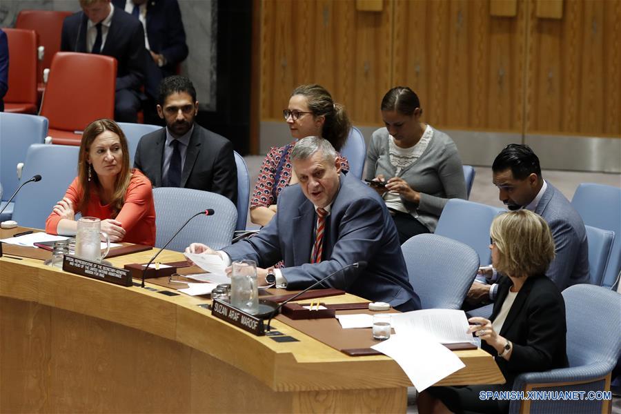 Jan Kubis (c-frente), representante especial del secretario general para Irak, pronuncia un discurso durante la reunión del Consejo de Seguridad de la Organización de las Naciones Unidas (ONU) sobre la situación en Irak, en la sede de la ONU, en Nueva York, Estados Unidos, el 8 de agosto de 2018. (Xinhua/Li Muzi)