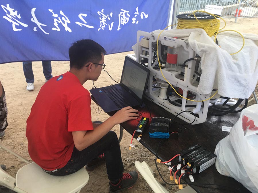 Un robot del equipo de la Universidad de Ingeniería de Harbin compite en la XXI Competición RoboSub en San Diego, California, EE.UU, el 6 de agosto de 2018. [Foto proporcionada a chinadaily.com.cn]