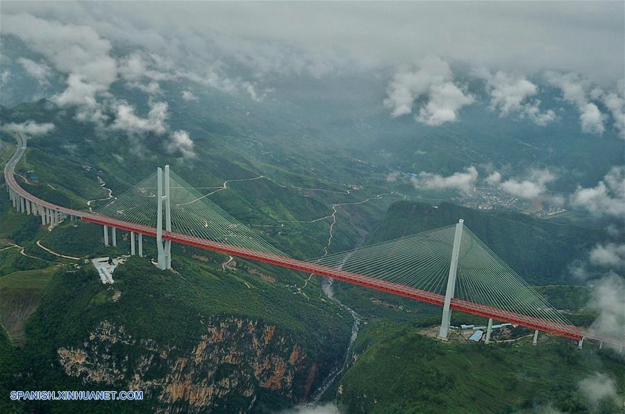 Vista aérea del Puente Beipanjiang en el suroeste de China