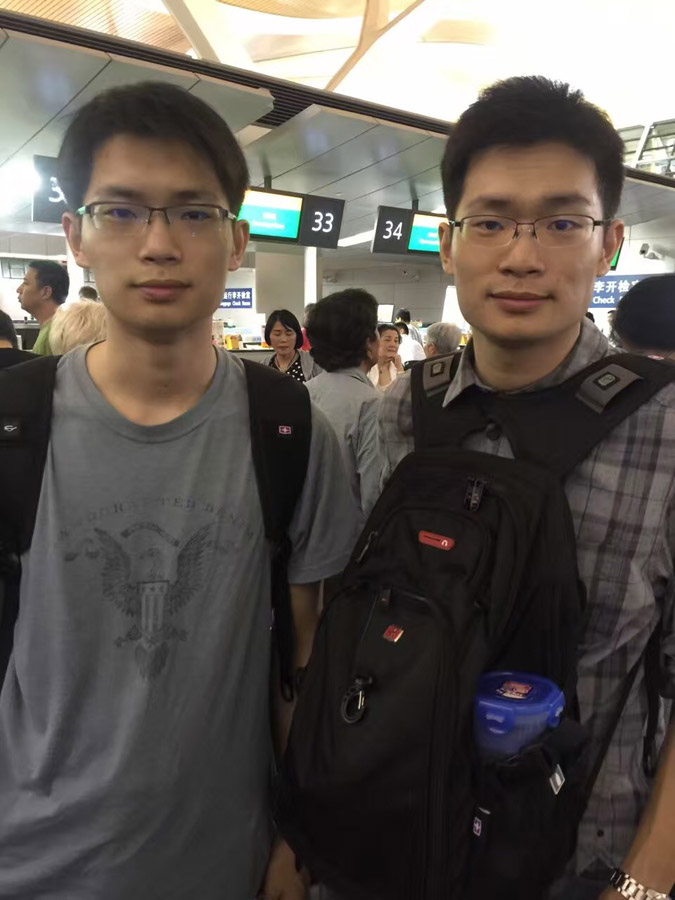 Los hermanos gemelos, graduados de la Universidad de Fudan en Shanghái, continuarán sus estudios en el Instituto de Tecnología de Massachusetts. [Foto: proporcionada]