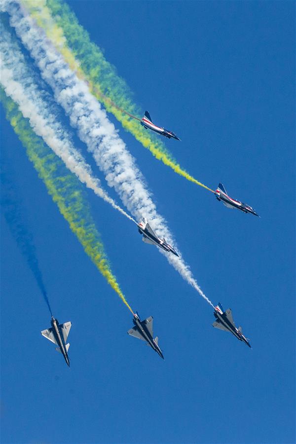 El equipo Primero de agosto de la Fuerza Aérea del EPL se presenta en el Foro Militar y Técnico Internacional del Ejército de 2018