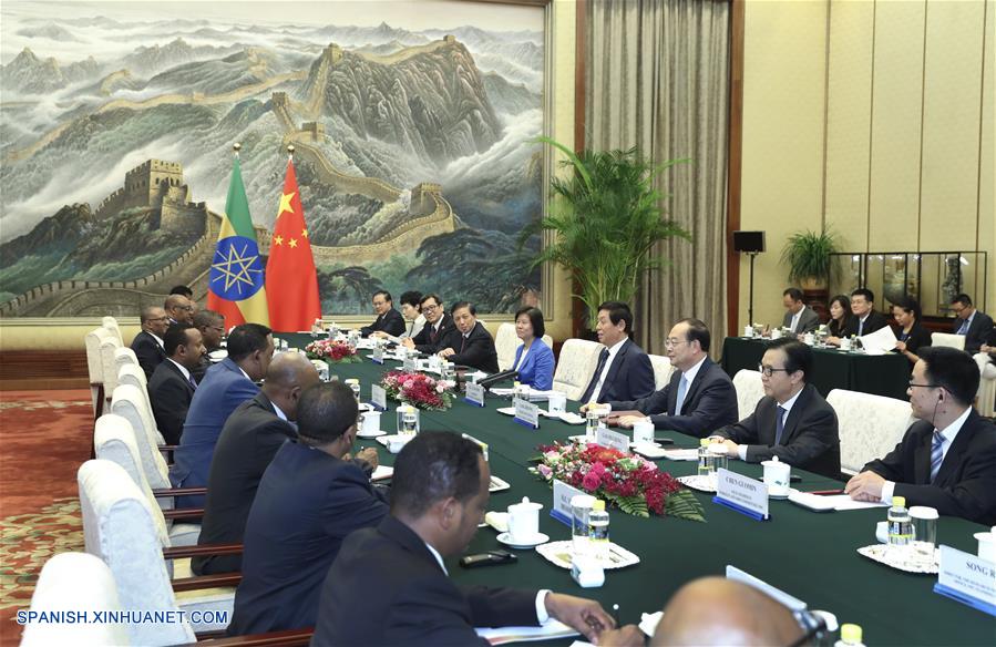 Máximo legislador de China se reúne con primer ministro etíope