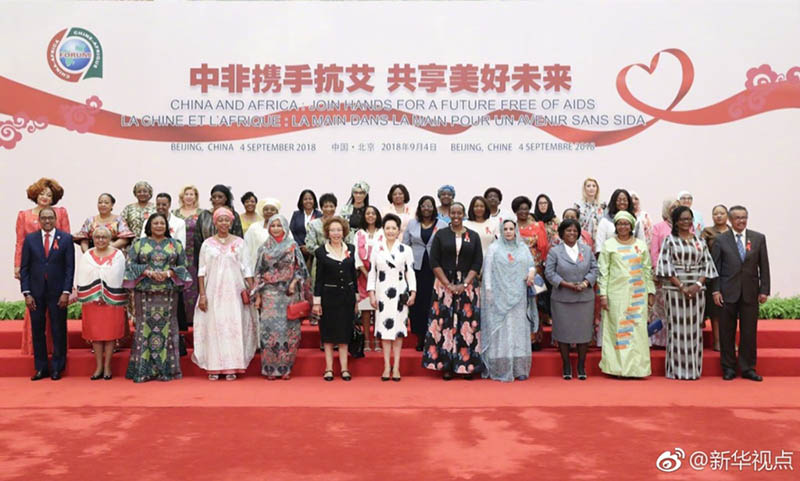 El 4 de septiembre, Michel Sidibé, director ejecutivo de ONUSIDA, expresó sus esperanzas sobre la cooperación entre China y África en el campo de la salud y la higiene después de la reunión temática "China y África unen esfuerzos para luchar contra el SIDA y compartir un futuro mejor". (Foto: Ding Haitao/Xinhua)