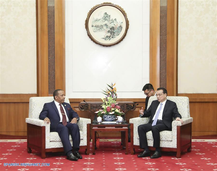 Premier chino se reúne con su homólogo de Santo Tomé y Príncipe